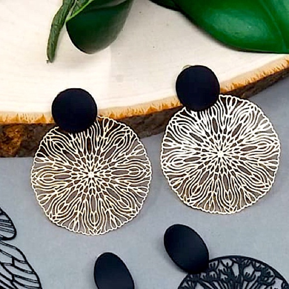 NWT Boutique Boho Filigree Gold Black Flower Hollow Out Statement Geometric